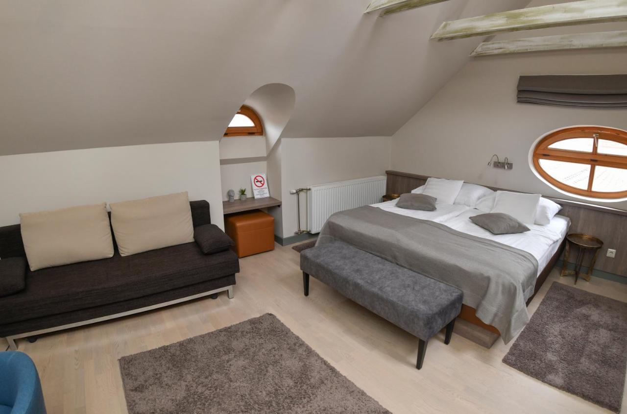 Portre Panzio Hotel Kőszeg Buitenkant foto