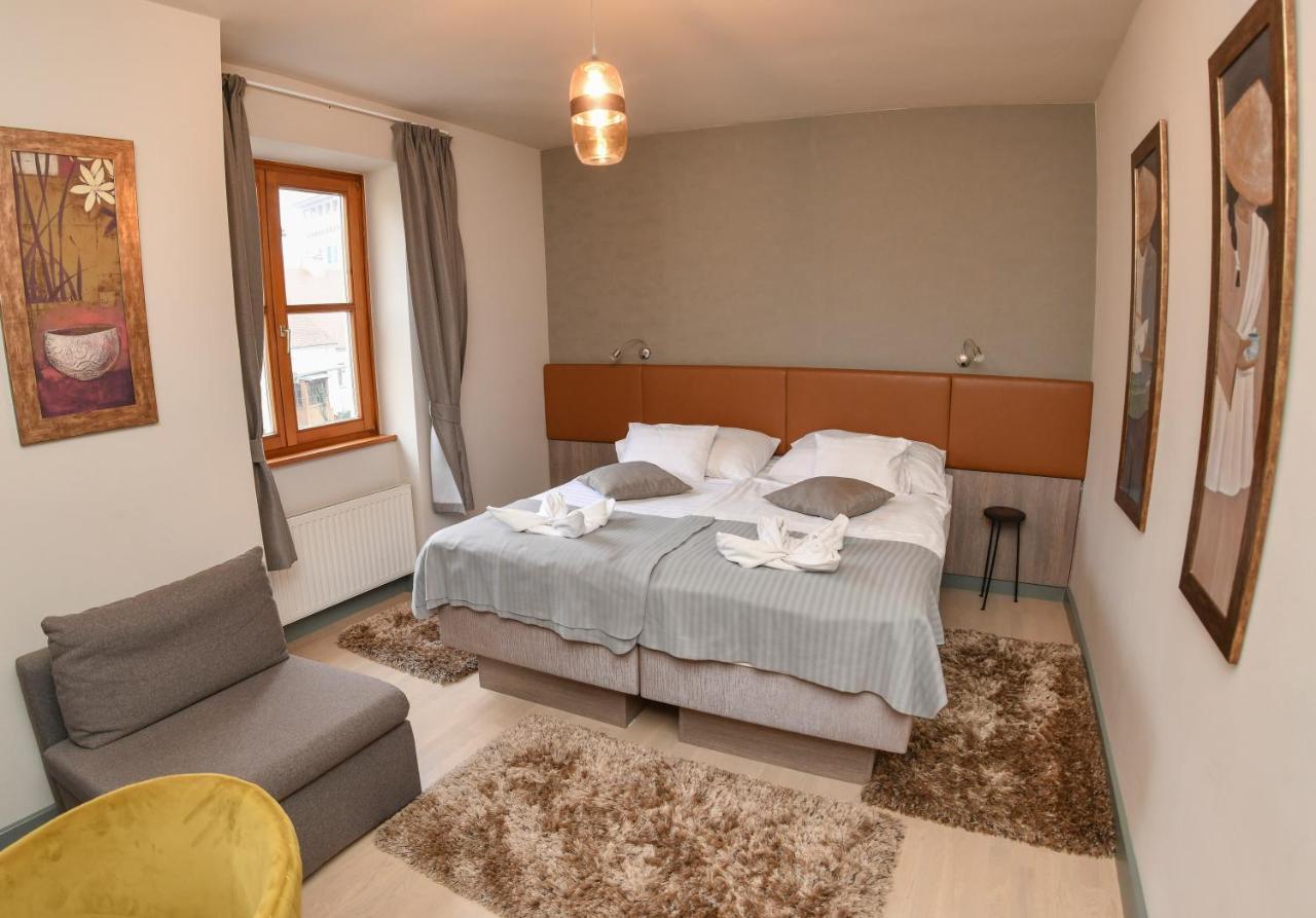 Portre Panzio Hotel Kőszeg Buitenkant foto