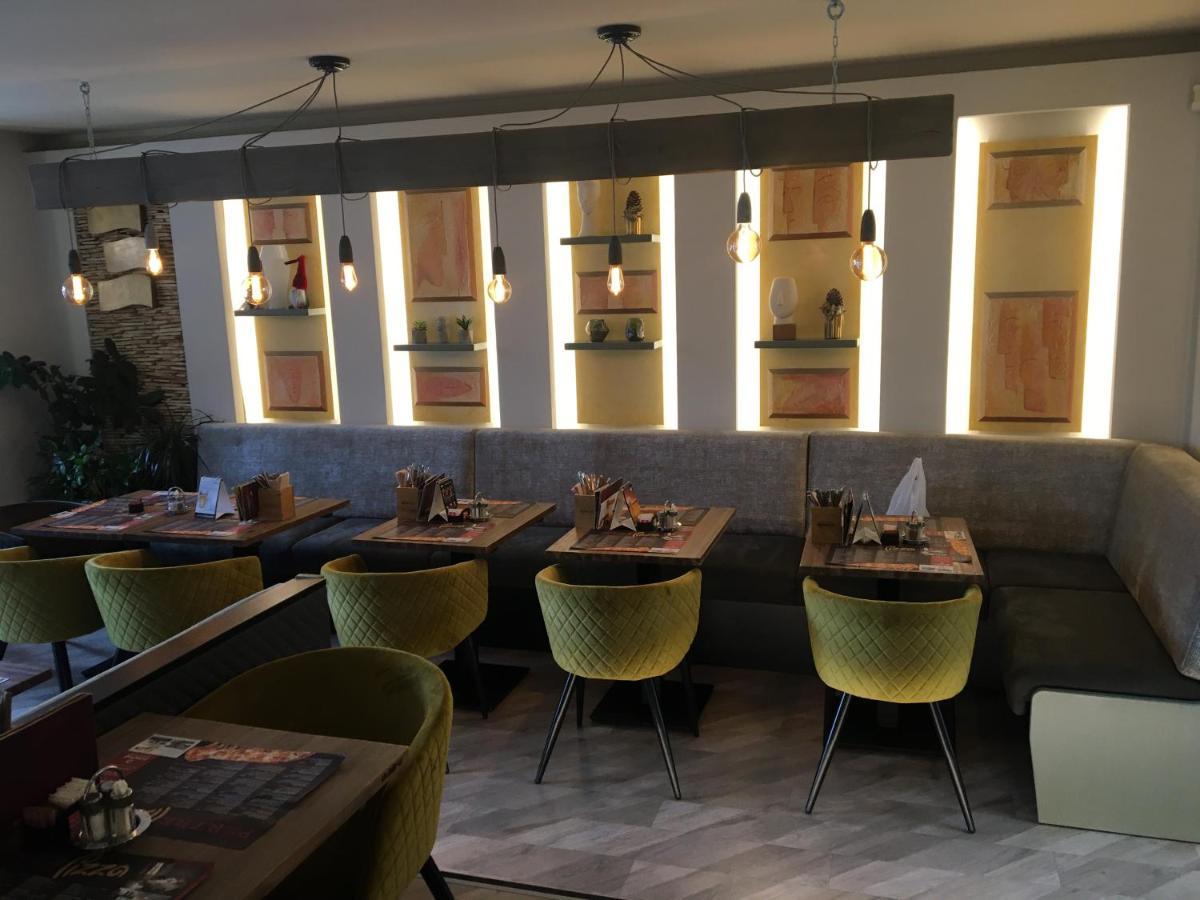 Portre Panzio Hotel Kőszeg Buitenkant foto